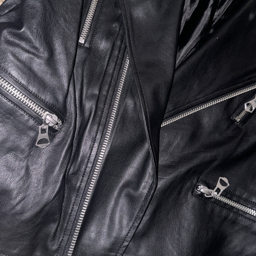 Leather jacket - Picture 4 of 5